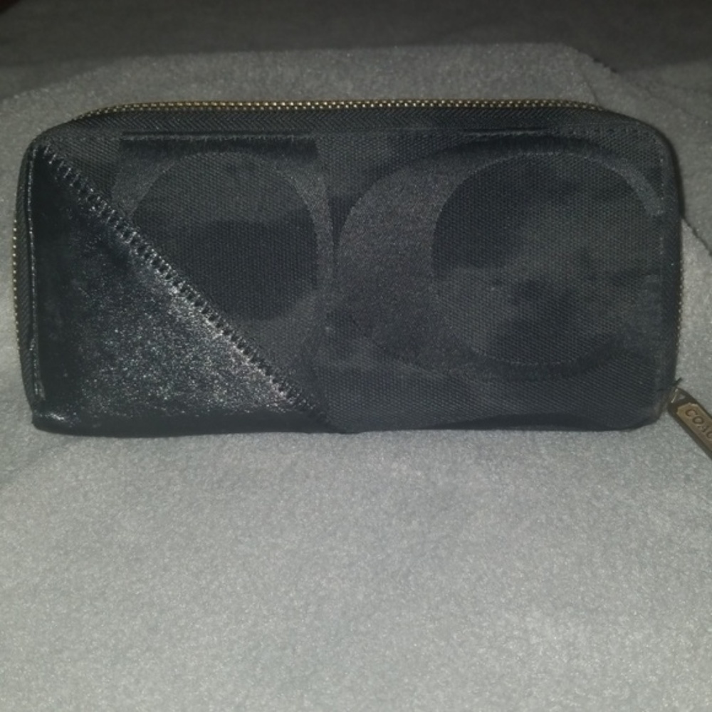COACH Signature Medium Zip Around Wallet